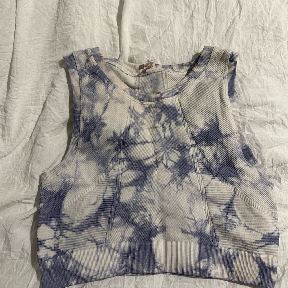 Aeri. Tie dye.
